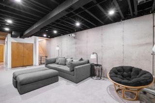 Luxurious Downtown Escape W Cinema & City Views - 2