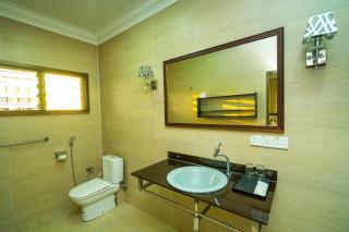 Spacious 4BR Corner with Pool Table - 7