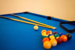 Spacious 4BR Corner with Pool Table - 1