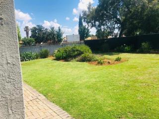 Urban Escape Day and Night Guest House - 5