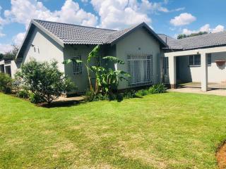 Urban Escape Day and Night Guest House - 7