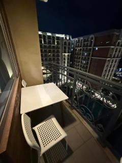 1BR Condo with balcony near MOA,Parqal,Solaire - 9