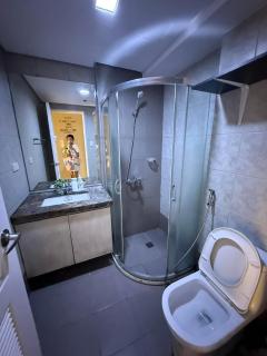 1BR Condo with balcony near MOA,Parqal,Solaire - 7