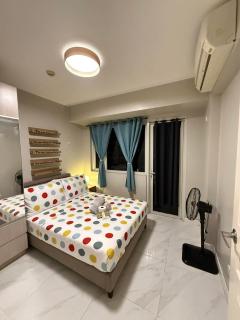 1BR Condo with balcony near MOA,Parqal,Solaire - 2