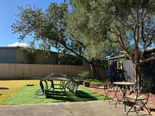 Spacious room with perfect location in Sunshine - 6