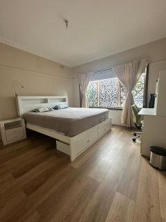 Spacious room with perfect location in Sunshine - 3