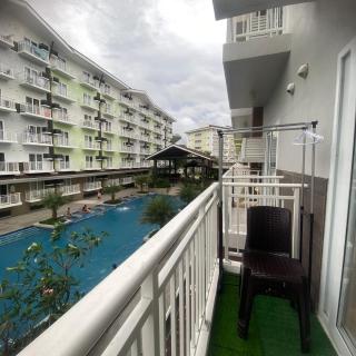Amani by Hernz l With Balcony l Pool View l Rentals l Staycations l Airport - 6