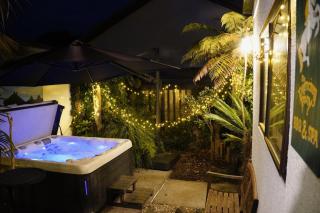 Boutique Luxury Escape! Supreme Location - 2