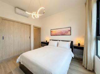 Luxe 2BR at The Beach w Private Artificial Beach - 6