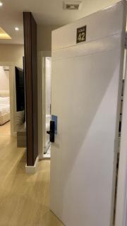 Luxury room and lounge, smart access - 4