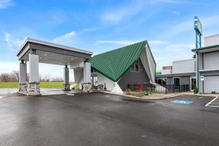 Wingate by Wyndham Geneva at SPIRE Academy - 0