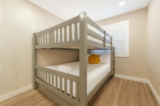 2 Homes in 1 Sleeps 18 10 Min to Zoo and Beach - 5