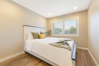 2 Homes in 1 Sleeps 18 10 Min to Zoo and Beach - 4