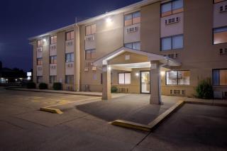 Super 8 by Wyndham Evansville East - 5