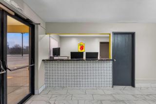 Super 8 by Wyndham Evansville East - 3