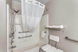 Super 8 by Wyndham Evansville East - 2