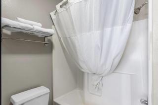 Super 8 by Wyndham Evansville East - 1