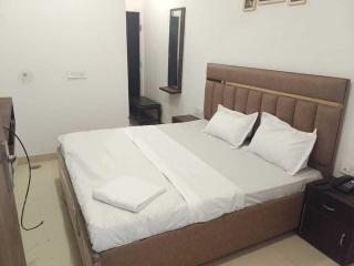 Hotel O Sua Road Crossway Ludhiana Formerly White Solitaire - 1