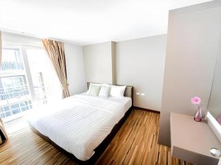 The Violin - Sriracha - 2