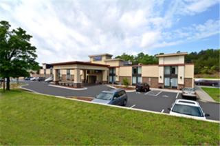 Best Western Plus Yadkin Valley Inn & Suites - Jonesville - 7