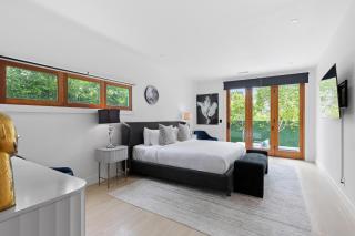 Luxury 4BR Villa with Private Pool in Los Angeles Crescent Heights - 1