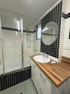 Budds Beach Apartments - 3