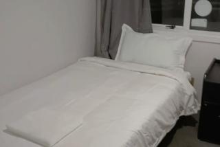 2 Bedrooms including 4 Single Beds, Garden Chalet, Rotorua - 3