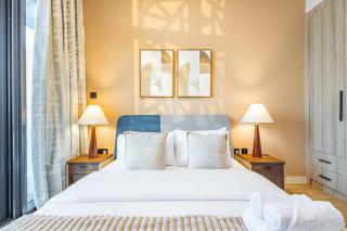 Cozy & Fully Equipped 1BR with Big Balcony - Masdar City, next to the Airport - Abu Dhabi - 9