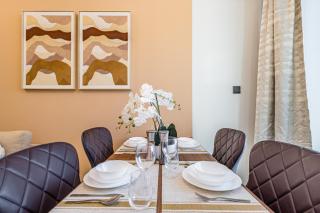 Cozy & Fully Equipped 1BR with Big Balcony - Masdar City, next to the Airport - Abu Dhabi - 1