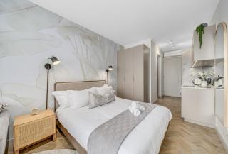 Luxury Executive Studio - 358 One Rosebank - 5