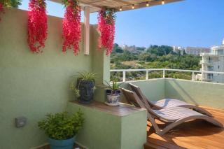 St Julians Seaviews HillTop House - 0