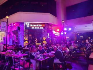 L1 Twin Bed Staycation in BGC 8 - 3