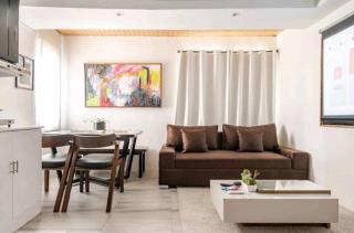 L1 Twin Bed Staycation in BGC 8 - 1