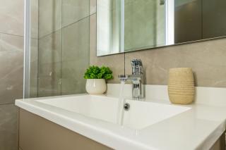 Luxury Executive Studio - 358 One Rosebank - 1