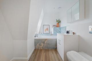 Bright 2-Bed Flat in Wandsworth, Near River Thames - 7