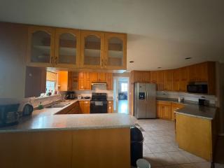 Surrey- Delta Budget Guest House - Private Rooms & Suites, Free Parking & Fast Wi-Fi - 9