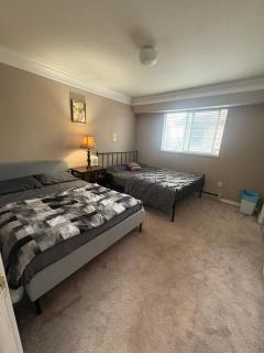 Surrey- Delta Budget Guest House - Private Rooms & Suites, Free Parking & Fast Wi-Fi - 1