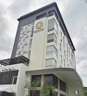 Home Crest Hotel - 8