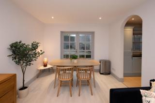 Charming 2-Bed House - 15 Mins Drive to Cork City Centre - 5