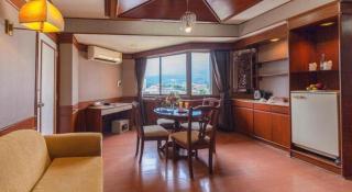 Holiday Garden Hotel - 9