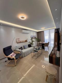 Luxurious Brand New Seafront, wake up onto the sea - 7