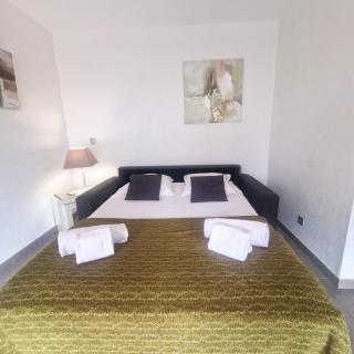 Luminous studio terrace and view of Porto-Vecchio - 2