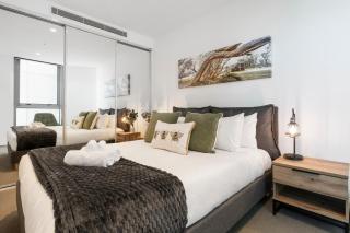 Spectacular Southbank Bay Views, Pool, Gym - 9