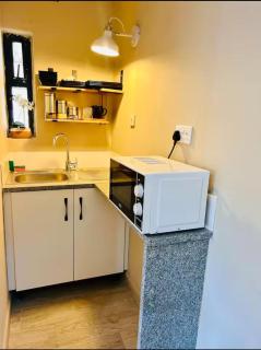 Modern studio in Greendale - 2337 - 9