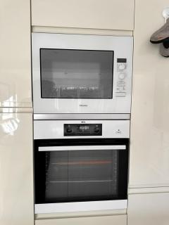 Large 5-Bed Modern Home - Parking - Near Airport - 5