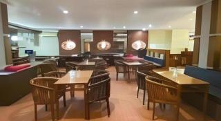 Alexander Hotel Tegal - 4