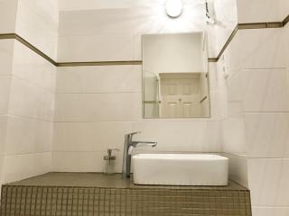 Opposite thermal bath, city centre, 2 bed, 2 bath - 5