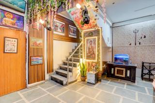 Hotel Saket Ignou road - Vishal Mega Mart - 2