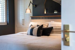 Merilli1885 - Luxury Tranquil Adult Escape - 2