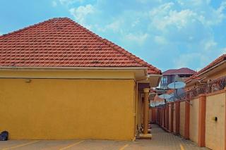 Apt - Sleeps 2 - Parking - Pets Ok - 4